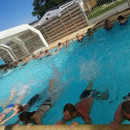 La Garenne De Moncourt Kamp alanı *