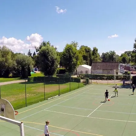 Campsite La Garenne De Moncourt